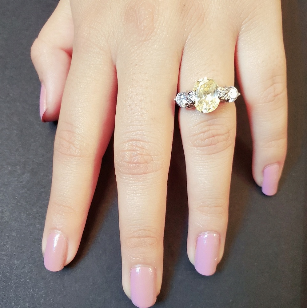 Costume  jewelry ring with yellow and white stones